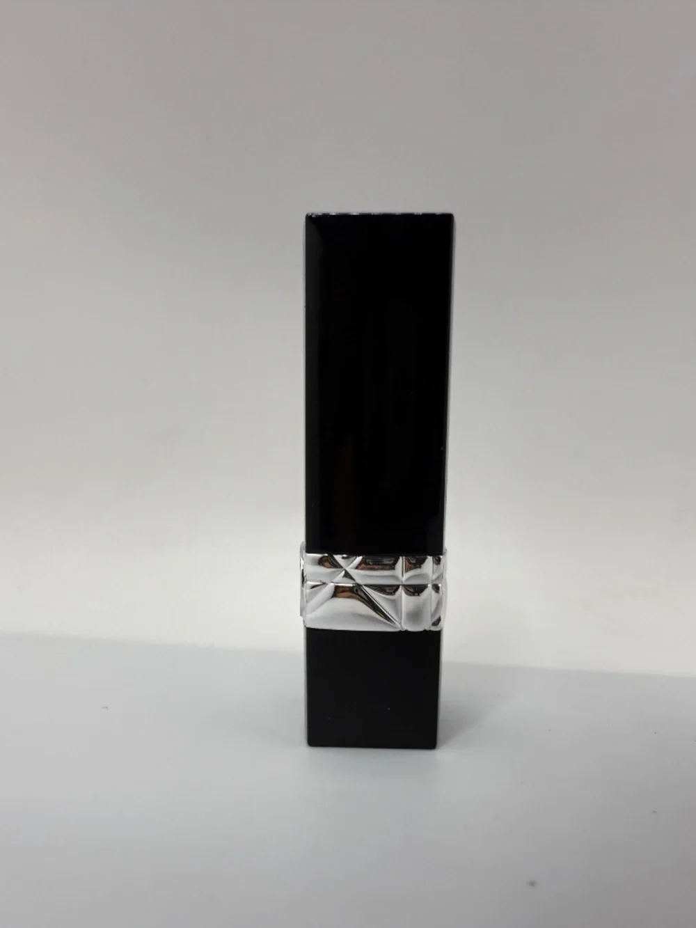 GORGEOUS NWB-CHRSTIAN DIOR ROUGE 999 VELVET LIP STICK! (MADE IN FRANCE)